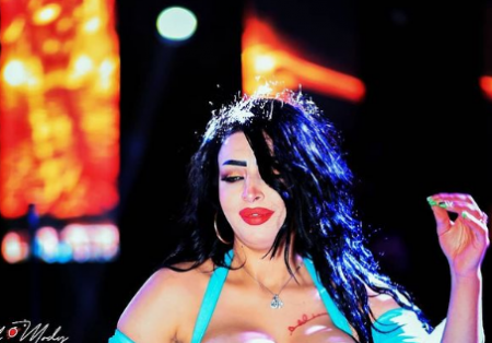 الراقصة موكا تنافس على الصدارة